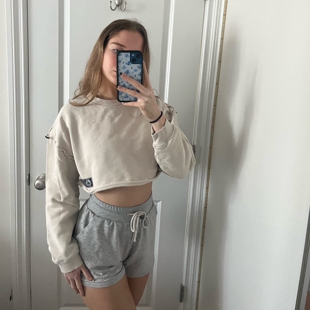 Alphalete cropped sweatshirt